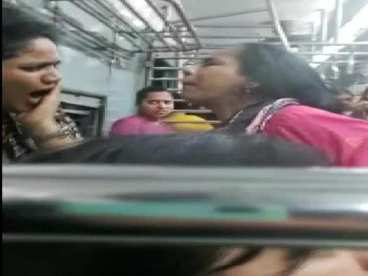WATCH: Ugly Fight Between Women Passengers For Seat In Mumbai Local, 3 Including Woman Cop Injured WATCH: Ugly Fight Breaks Out Between Women Passengers In Mumbai Local, 3 Including Woman Cop Injured