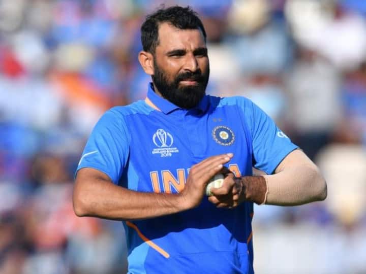 Indian team's fast bowler Mohammad Shami will be the replacement of injured Jasprit Bumrah in T20 World Cup 2022 T20 World Cup 2022: जसप्रीत बुमराह का रिप्लेसमेंट होंगे मोहम्मद शमी, अगले 2-3 दिनों में होंगे ऑस्ट्रेलिया रवाना- रिपोर्ट्स