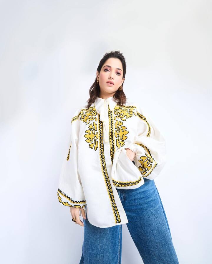 तमन्ना ने ये तस्वीरें अपने इंस्टाग्राम अकाउंट पर शेयर की हैं. जिसमें वो कैजुअल लुक में कहर ढा रही हैं.