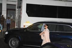 In Pics: एयरपोर्ट पर दिखा Deepika Padukone का ट्रेडिशनल लुक, पिंक सूट में बेहद खूबसूरत नजर आईं एक्ट्रेस