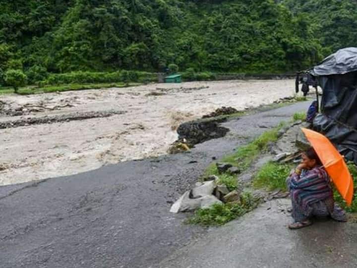 Uttarakhand Weather Updates IMD Yellow and Orange Alert for Rain in Many Districts in Uttarakhand Schools Closed Uttarakhand Weather Today: उत्तराखंड में बिगड़ा मौसम का मिजाज, कई जिलों में भारी बारिश का अलर्ट, स्कूल बंद