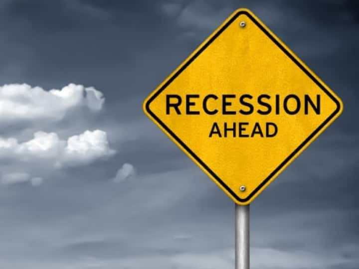 Recession: पुढील वर्षी जगावर आर्थिक मंदी येण्याची शक्यता असल्याचा इशारा आयएमएफने दिला आहे.