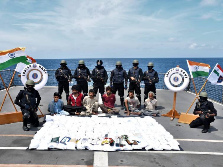 Over 200 kg of heroin seized off Kochi coast by NCB Crime : திரைப்பட பாணியில் கடத்தப்பட்ட 200 கிலோ ஹெராயின்.. மடக்கிப் பிடித்த அதிகாரிகள்.. கொச்சியில் நடந்தது என்ன?