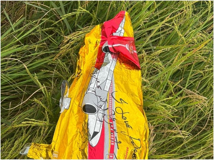 One suspicious balloon found near Border in Kathua in Jammu Kashmir Jammu Kashmir: कठुआ में बॉर्डर के नजदीक मिला संदिग्ध गुब्बारा, लिखा था- 'आई लव पाकिस्तान'