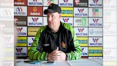 বিশ্বকাপের আগেই জিম্বাবোয়ে দলের ব্যাটিং কোচের দায়িত্ব ছাড়লেন ক্লুজনার