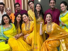 Ankita Lokhande Photos: भाई की शादी में धमाल मचाती नजर आईं अंकिता लोखंडे, पीली साड़ी में सजी-धजी एक्ट्रेस ने लूटी महफिल