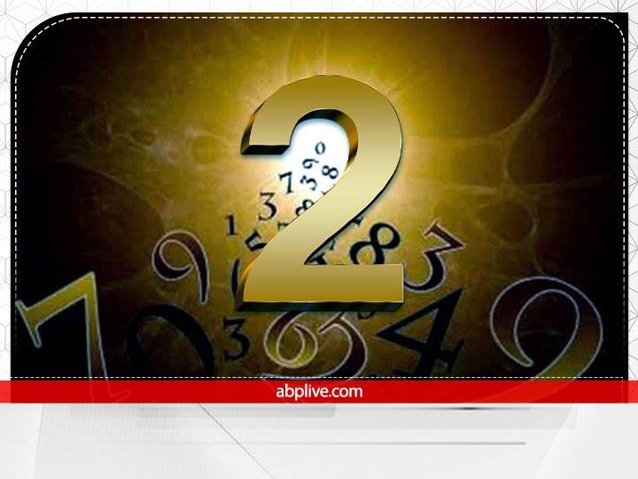 मूलांक 2 के लोग भावुक, मधुरभाषी, कल्पनाशील और कोमल ह्रदय वाले होते हैं. ये किसी को न नहीं बोल पाते हैं. ये संकोची स्वभाव के होते हैं. इनके अंदर आत्मविश्वास की कमी होती है.