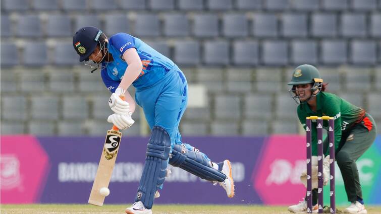 Shafali Verma shines with both bat and bowl as India beat Bangladesh by 59 runs in Women's Asia Cup IND W vs BAN W: ব্যাটে, বলে অনবদ্য শেফালি, বাংলাদেশকে হেলায় হারাল ভারতীয় মহিলা দল