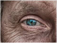 झारखंड में बुर्जुग के साथ हुई धोखाधड़ी, मुफ्त ऑपरेशन के नाम पर निकाली आंख, लगाई कांच की गोली