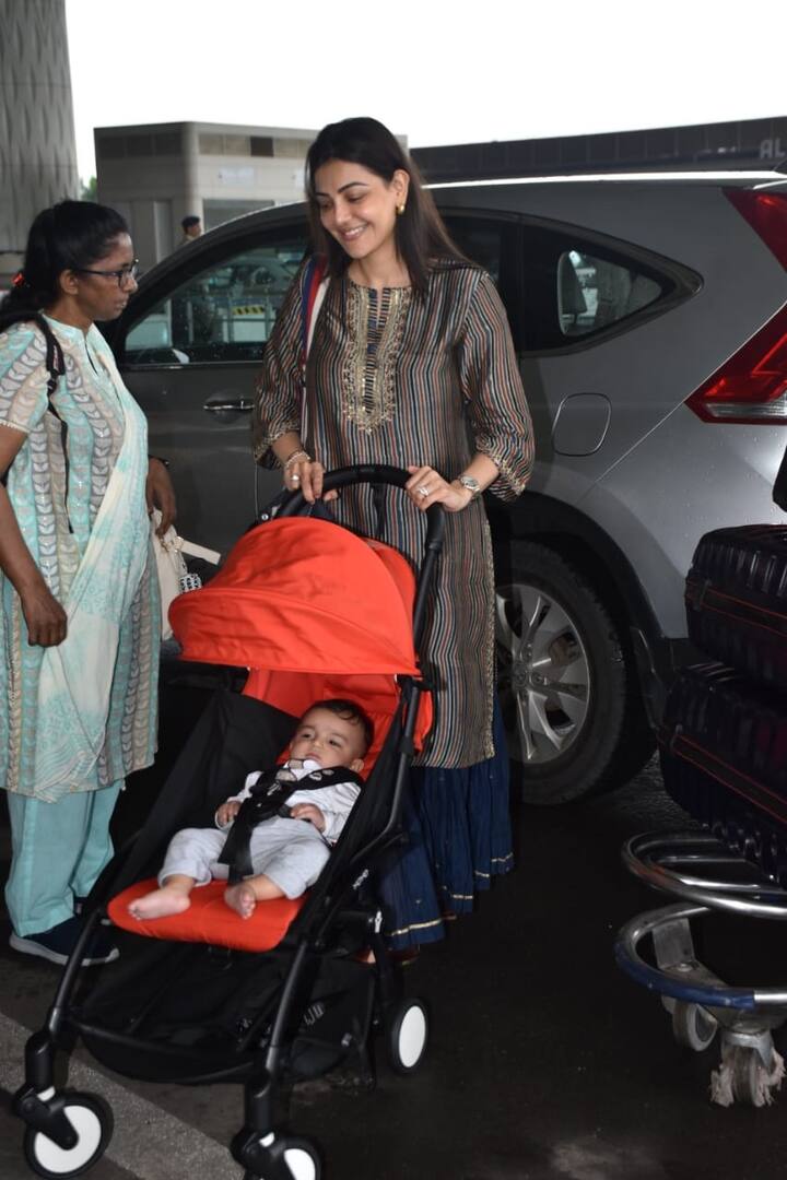 Kajal Aggarwal Photos : बॉलीवुड और साउथ इंडस्ट्री में अपनी एक्टिंग का लोहा मनवाने वाली एक्ट्रेस काजल अग्रवाल (Kajal Aggarwal) इन दिनों अपने मदरहुड को एंजॉय कर रही हैं. एक्ट्रेस सोशल मीडिया पर अक्सर अपने बेटे के साथ फोटोज और वीडियो शेयर करती हुई नजर आती हैं. वहीं अब हाल ही में काजल अपने क्यूट से बेटे और पति के साथ एयरपोर्ट पर स्पॉट की गईं...