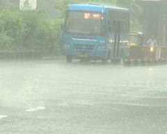 Surat માં આસોમાં જામ્યો અષાઢી માહોલ, વરસાદથી વાતાવરણમાં પ્રસરી ઠંડક