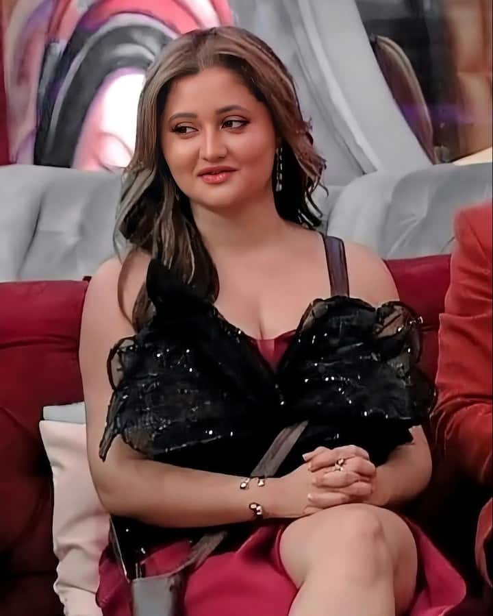 रश्मि देसाई ने(Rashami Desai) ‘बिग बॉस 13’ में वाइल्ड कार्ड एंट्री मारी थी. उन्हें शो में विक्टिम कार्ड प्ले करने के चलते खूब ट्रोल होना पड़ा था.