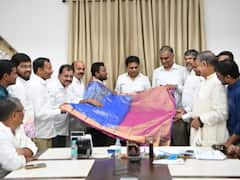 27 రకాల పరిమళాలు వెదజల్లే సిరి చందన పట్టు చీర చూశారా!