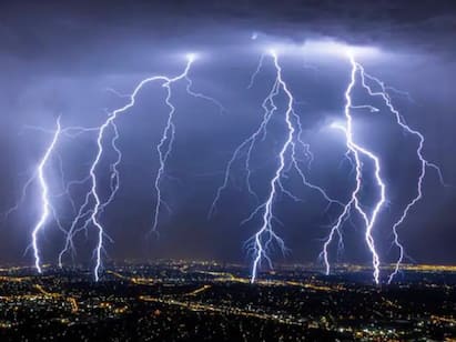 Lightning While Thunder Took Life Of 2 In Purulia Purulia News:বৃষ্টির সঙ্গে তীব্র বজ্রপাতে পুরুলিয়ায় একই দিনে মৃত ২