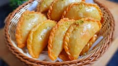Diwali Recipe: દિવાળી માટે ઘરે જ બનાવો પરંપરાગત માવાના ઘુઘરા, આ રીતે કરો તૈયાર
