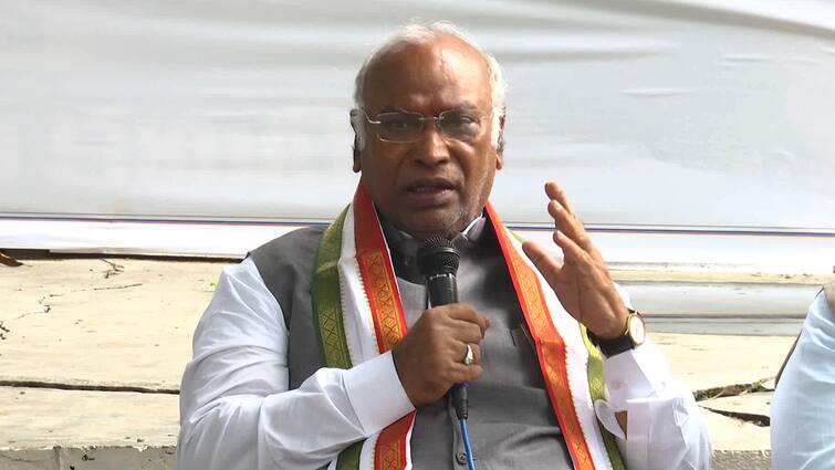 Congress Presidential Election Mallikarjun Kharge told why he is contesting for the post of Congress President Congress Presidential Election: मल्लिकार्जुन खड़गे ने बताया क्यों वो कांग्रेस अध्यक्ष पद का चुनाव लड़ रहे, BJP-RSS से जुड़ा है जवाब, पढ़ें