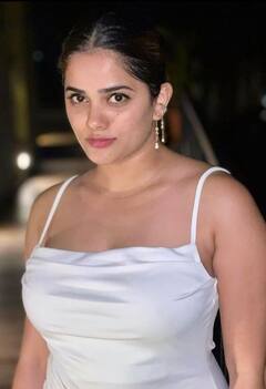 In Pics: काय झाडी, काय पाणी अन् काय त्या अदा; भाग्यश्रीच्या अदांवर चाहते फिदा