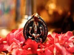 Dhanteras Diwali 2022 : सुख-समृद्धीसाठी धनत्रयोदशीच्या दिवशी 'या' 7 गोष्टी घरी आणा; लाभ होईल