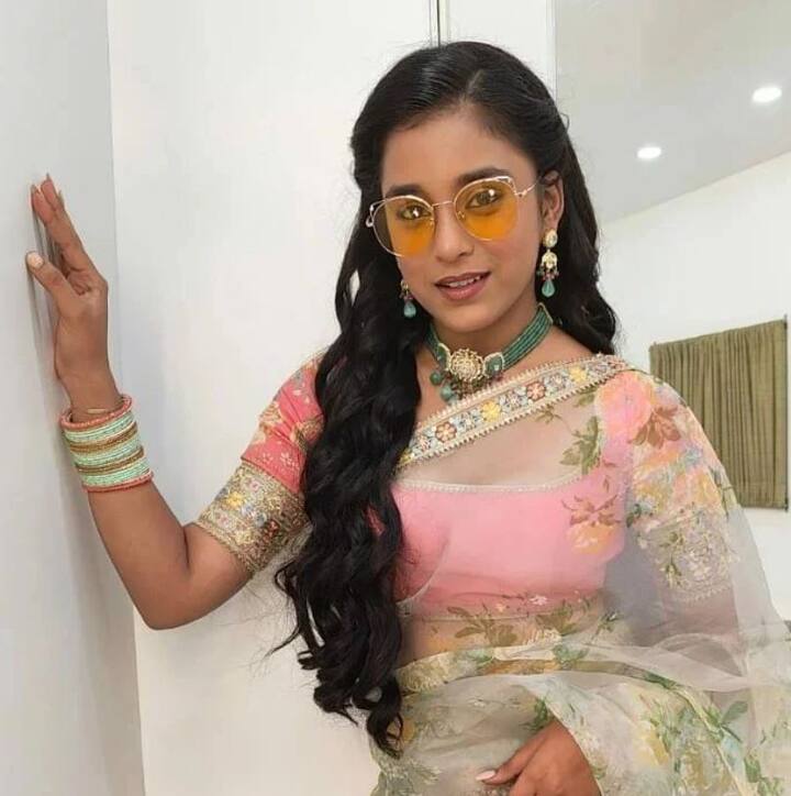 ‘इमली’ फेम सुंबुल तौकीर खान (Sumbul Touqeer Khan) ‘बिग बॉस 16’ की सबसे मजबूत कंटेस्टेंट्स में से एक हैं. हालांकि, बीते दिनों उन्होंने ‘बच्ची’ कहे जाने पर खूब नाटक किया था. वह रोते हुए नजर आई थीं. इसके चलते उन्हें लोगों ने खूब ट्रोल किया था.