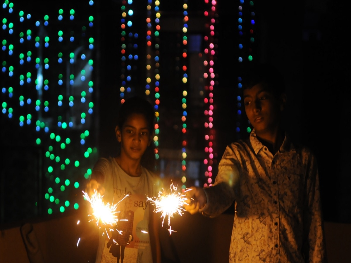 Diwali 2022: દિવાળી પર પર્યાવરણનો રાખો ખ્યાલ, આ 4 મજેદાર અને ક્રિએટિવ રીતે મનાવો ઈકો ફ્રેન્ડલી દિવાળી