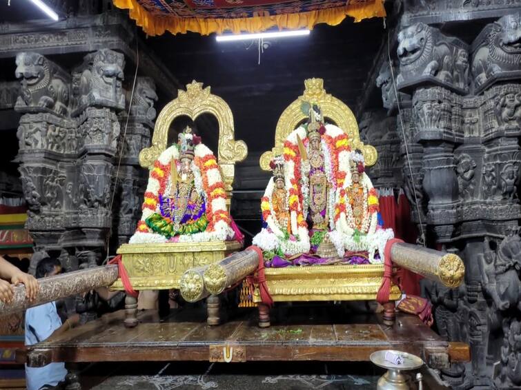 kanchipuram varadharaja perumal temple puratasi 2022  celebration காஞ்சிபுரம்: புரட்டாசி மூன்றாவது சனிக்கிழமை.. அத்திவரதர் கோவிலில் குவிந்த பக்தர்கள்..