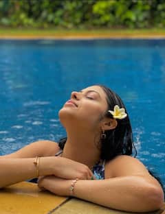 In Pics: आशा भोसलेंची नात पाहिलीत का? भल्या भल्या अभिनेत्रीही फिक्क्या पडतील