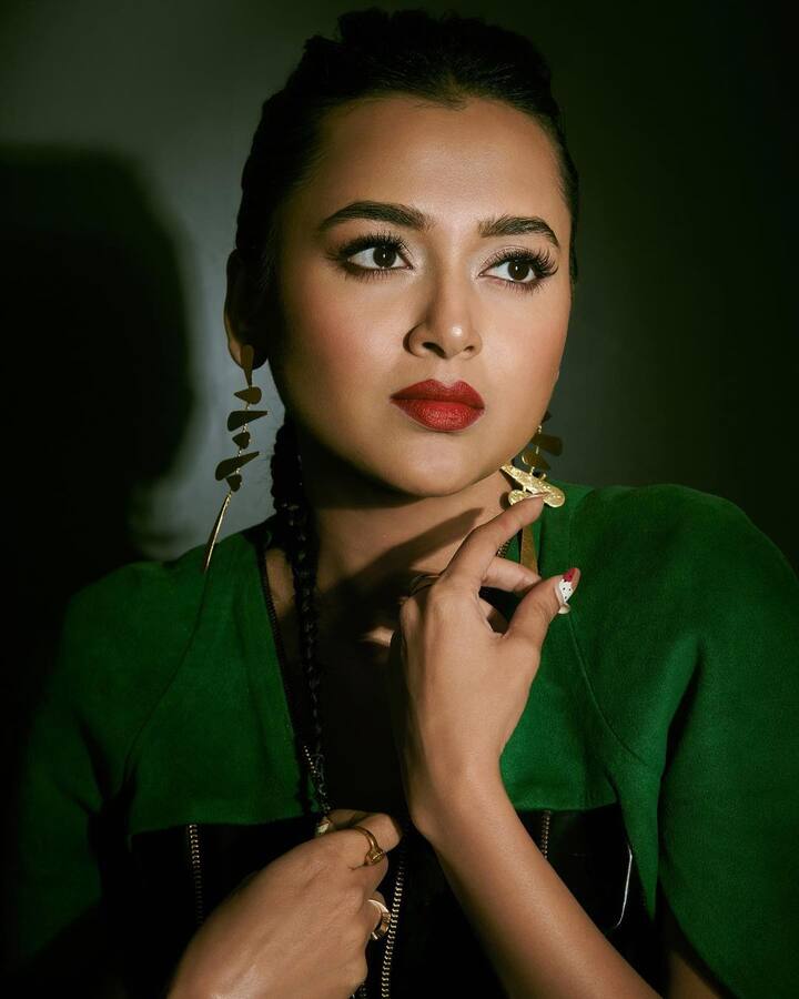 तेजस्वी प्रकाश (Tejasswi Prakash) भले ही ‘बिग बॉस 15’ की विनर बनी हों, लेकिन उन्होंने भी खूब ड्रामा किया. वह भी विक्टिम कार्ड खेलने के लिए लोगों के निशाने पर आ गई थीं.