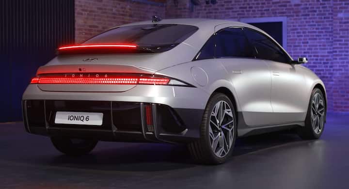 Ioniq 5 ની જેમ, Ioniq 6 E-GMP આર્કિટેક્ચર પર આધારિત છે જ્યારે આકાર એરોડાયનેમિક છે અને તે કારમાં 0.21 ના ડ્રેગ ગુણાંક ધરાવે છે.