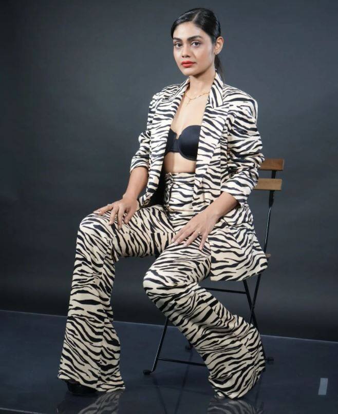 टीवी एक्ट्रेस श्रीजिता डे (Sreejita De) को टीवी सीरियल ‘उतरन’ में तपस्या (रश्मि देसाई की ऑनस्क्रीन बेटी) के रूप में बहुत पॉपुलैरिटी हासिल हुई.