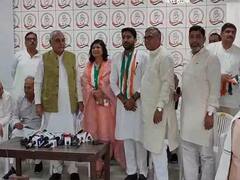 JJP से निष्कासित अनीता यादव की हुई घर वापसी, बेटे संग कांग्रेस में हुईं शामिल