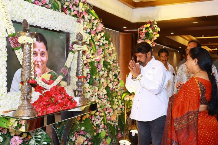 మహేష్ బాబు ఫ్యామిలీను కలిసిన బాలయ్య (Photo Courtesy: Social Media)
