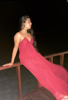 In Pics: आशा भोसलेंची नात पाहिलीत का? भल्या भल्या अभिनेत्रीही फिक्क्या पडतील