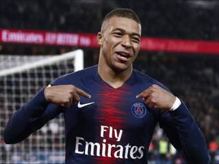 List of worlds highest paid football players released 23 year old Mbappé ranks 1st Football Player Salary : வாயைப் பிளக்க வைக்கும் சம்பளம்..! மெஸ்ஸி, ரொனால்டோவை முந்திய 23 வயது வீரர்…! யார் இந்த எம்பாப்பே.?
