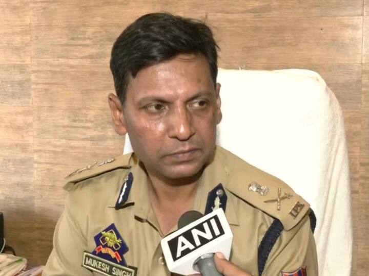 Zakir Hussain Bhat Arrest: जैश आंतकी जाकिर हुसैन भट्ट के खुलासे पर कठुआ पुलिस को मिली सफलता, 3 IED और तीन स्टिकी बम बरामद Kathua Police Recovered 3 IED and 3 sticky bomb disclosure Jaish terrorist Zakir Hussain Bhat Zakir Hussain Bhat Arrest: जैश आंतकी जाकिर हुसैन भट्ट के खुलासे पर कठुआ पुलिस को मिली सफलता, 3 IED और तीन स्टिकी बम बरामद