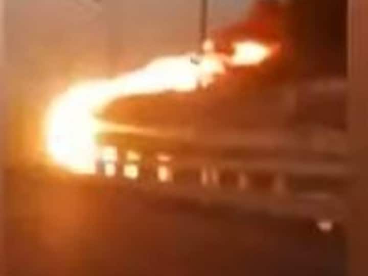 रूस के कब्जे वाले क्रीमिया में बड़ा धमाका, ब्रिज पर चल रही ट्रेन में लगी आग