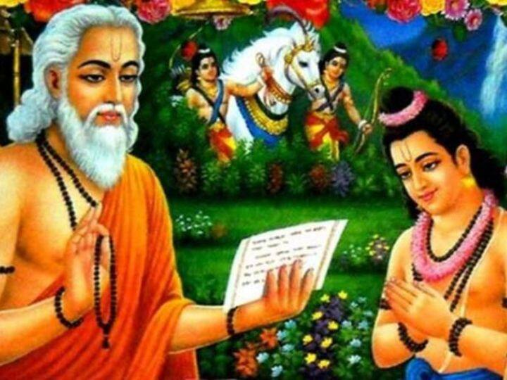 असे म्हणतात की, जन्मानंतर त्यांना भिल्ल समाजातील लोकांनी बालपणीच पळवून नेले, त्यानंतर ते भिल्ल समाजात वाढले आणि नंतर त्यांचे नाव ‘वाल्या’ पडले