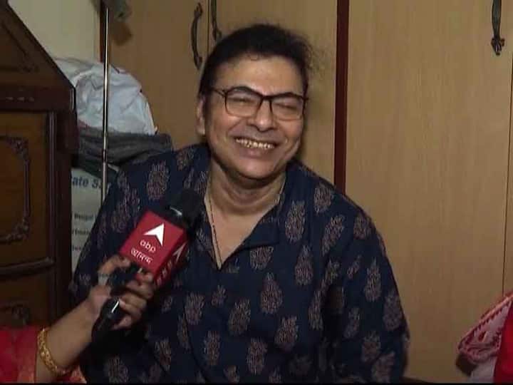 সুরজিৎ চট্টোপাধ্যায়ের বাড়িতে লক্ষ্মীপুজোর আয়োজন সকাল থেকে।