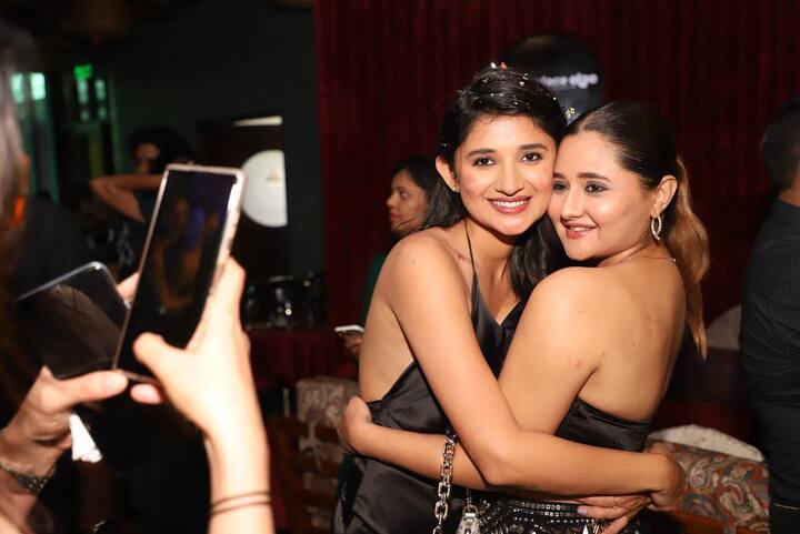 अपने 29वें बर्थडे के मौके पर उन्होंने मुंबई के एक रेस्तरां में एक शानदार पार्टी होस्ट की, जिसमें कई स्टार्स का तांता लगा.