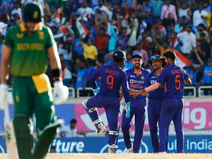 IND vs SA, 2nd ODI : भारत आणि दक्षिण आफ्रिका यांच्यातील दुसऱ्या एकदिवसीय सामन्यात भारतानं 7 विकेट्स राखून दक्षिण आफ्रिकेवर विजय मिळवला आहे.