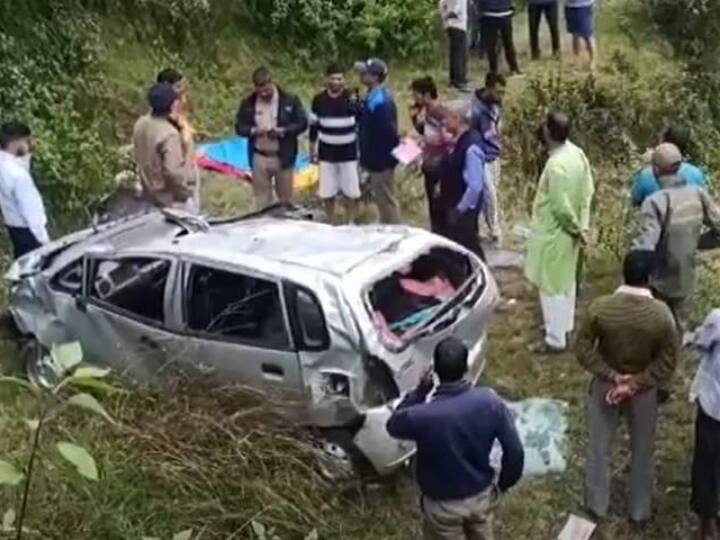 Pauri Road Accident: शादी में शामिल होने दिल्ली जा रहा परिवार हुआ हादसे का शिकार, कार एक्सीडेंट में हुई 2 की मौत, 1 घायल Pauri Car accident occurred which two people died while one is injured ANN Pauri Road Accident: शादी में शामिल होने दिल्ली जा रहा परिवार हुआ हादसे का शिकार, कार एक्सीडेंट में हुई 2 की मौत, 1 घायल