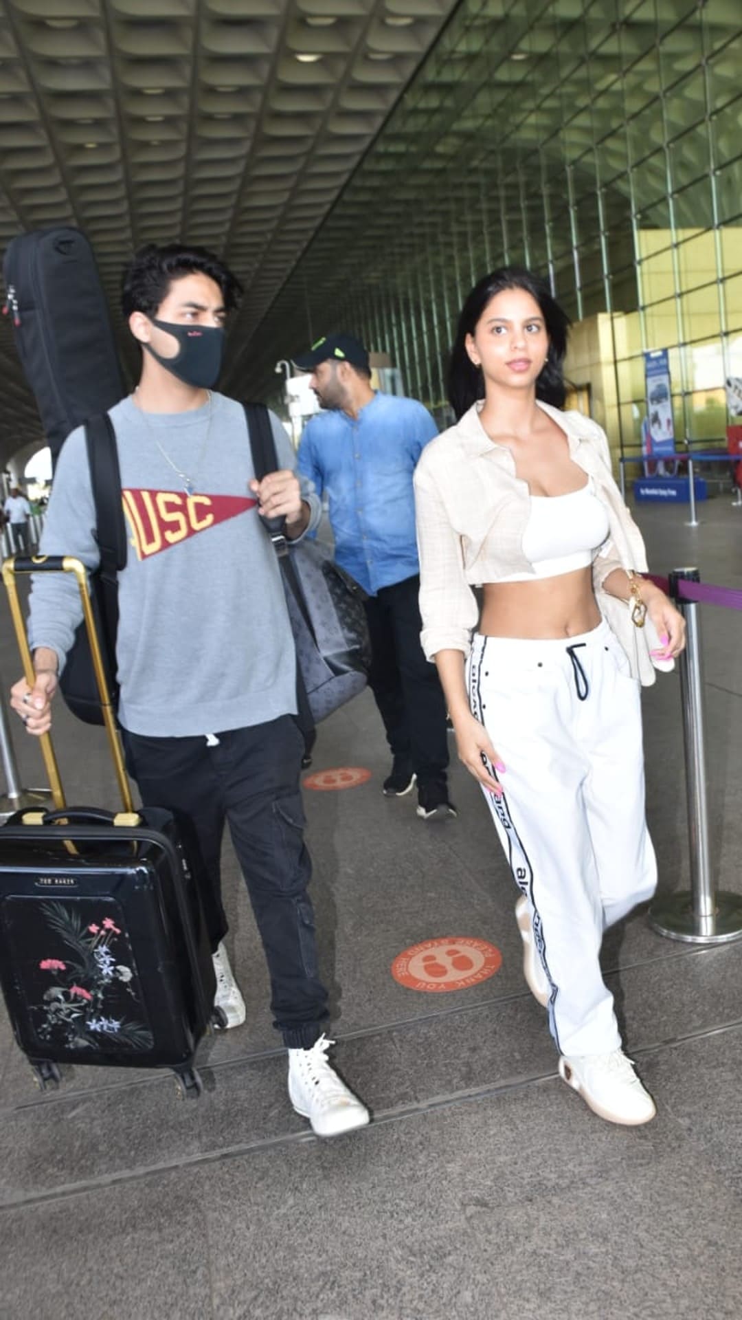 Suhana Khan wins fans with simple airport look: 'Beauty with class