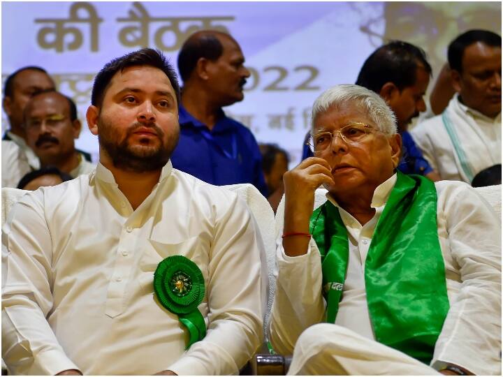 RJD National Executive Meeting held in Delhi, Tejashwi Yadav and Lalu prasad attended the meeting | RJD National Executive Meeting: 'BJP की 2 से 303 सीट की यात्रा 2024 से उलटी दिशा