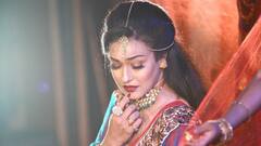 বিদেশেই পুষ্পাঞ্জলি, প্রসাদ, লক্ষ্মীপুজোয় কলকাতার জন্য মনখারাপ ঋতুপর্ণার