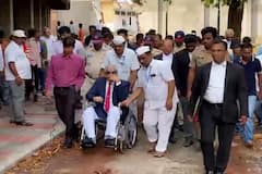 Solapur : पालिका आणि विक्रेते यांच्यातील वादावरील सुनावणीपूर्वी प्रमुख जिल्हा न्यायाधीश चौपाटीच्या जागेवर, जागेची केली पाहणी 