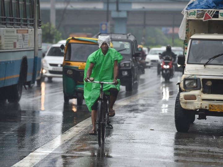 भारत मौसम विज्ञान विभाग (आईएमडी) ने कहा कि पालम वेधशाला ने सुबह 8:30 से शाम 5:30 बजे के बीच 23 मिमी बारिश दर्ज की. लोधी रोड, रिज और आयानगर मौसम केंद्रों में क्रमश: 36.8 मिमी, 17.3 मिमी और 25.8 मिमी बारिश दर्ज की गयी.