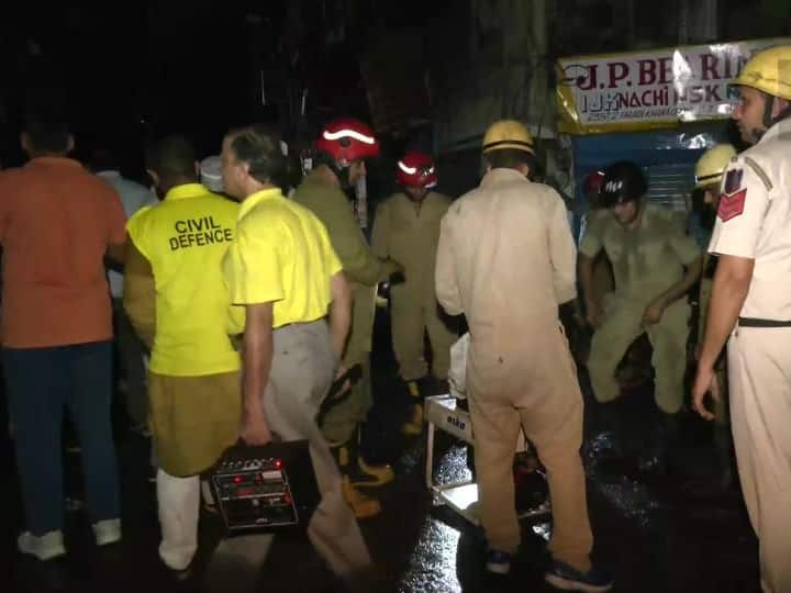 5 injured some feared trapped as building roof collapses in Lahori Gate ANN Delhi Rains: दिल्ली के लाहौरी गेट के पास बारिश के चलते इमारत की छत ढही, 5 घायल, कई के फंसे होने की आशंका