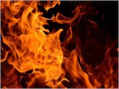 नौवीं की छात्रा को टीचर ने किया कपड़े उतारने के लिए मजबूर, खुद को किया आग के हवाले