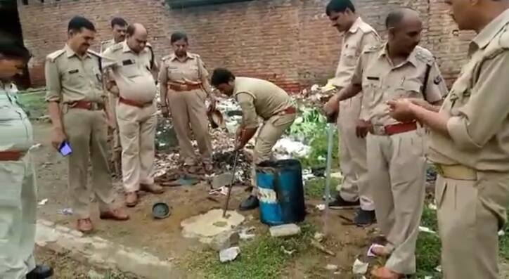 Auraiya News: शराब माफियाओं के नए ठिकानों पर पुलिस की ताबड़तोड़ छापेमारी, जमीन के अंदर रखा था छिपाकर