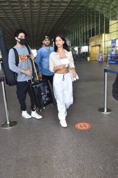 एयरपोर्ट पर बहन सुहाना का सामान उठाए नजर आए Aryan Khan, फैंस ने की शाहरुख के लाडले की तारीफ