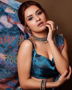 Avneet Kaur : ट्रेडिशनल लूकमध्ये खास दिसायचंय? ट्राय करा अवनित कौरचे फेस्टिव्ह लूक